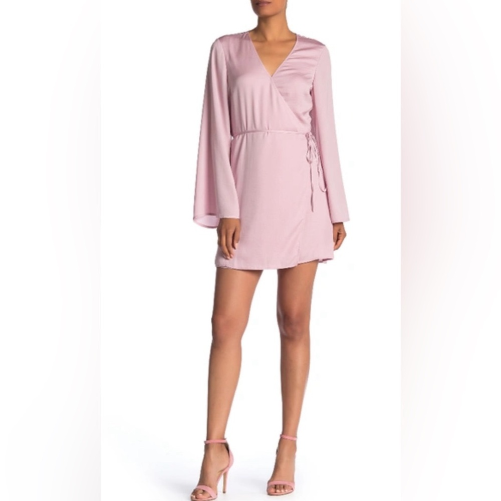 Cupcakes & Cashmere Kaidence Satin Bell Sleeve Wrap Dress NWOT.